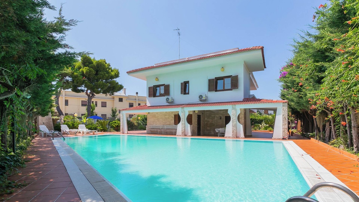 Giovinazzo Bed & Breakfast | Master suite Ville Giapponesi🏊♂️🌊🏘️⭐️⭐️⭐️⭐️⭐️(Villa Gioia)