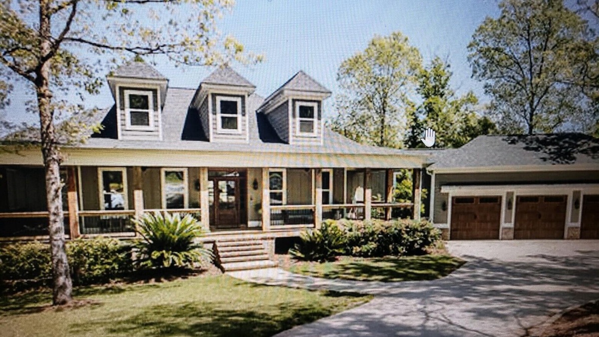 Bath House | Masters 2023 Executive Retreat Home