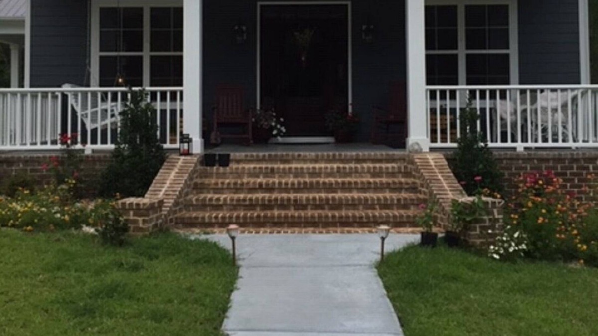 Bath House | Masters Golf Tournament Rental