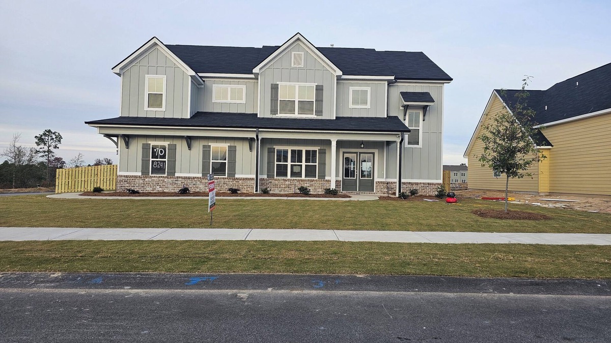 Langley House | Masters Rental 2025: Spacious 5-bedroom Pet Friendly, Corner lot, Wifi