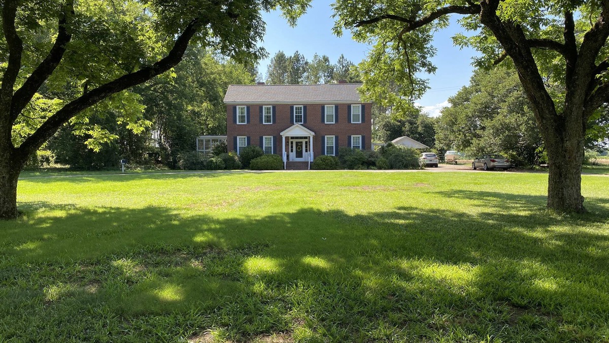 Trenton Bed & Breakfast | Masters rental - Historic federal in the heart of Edgefield county
