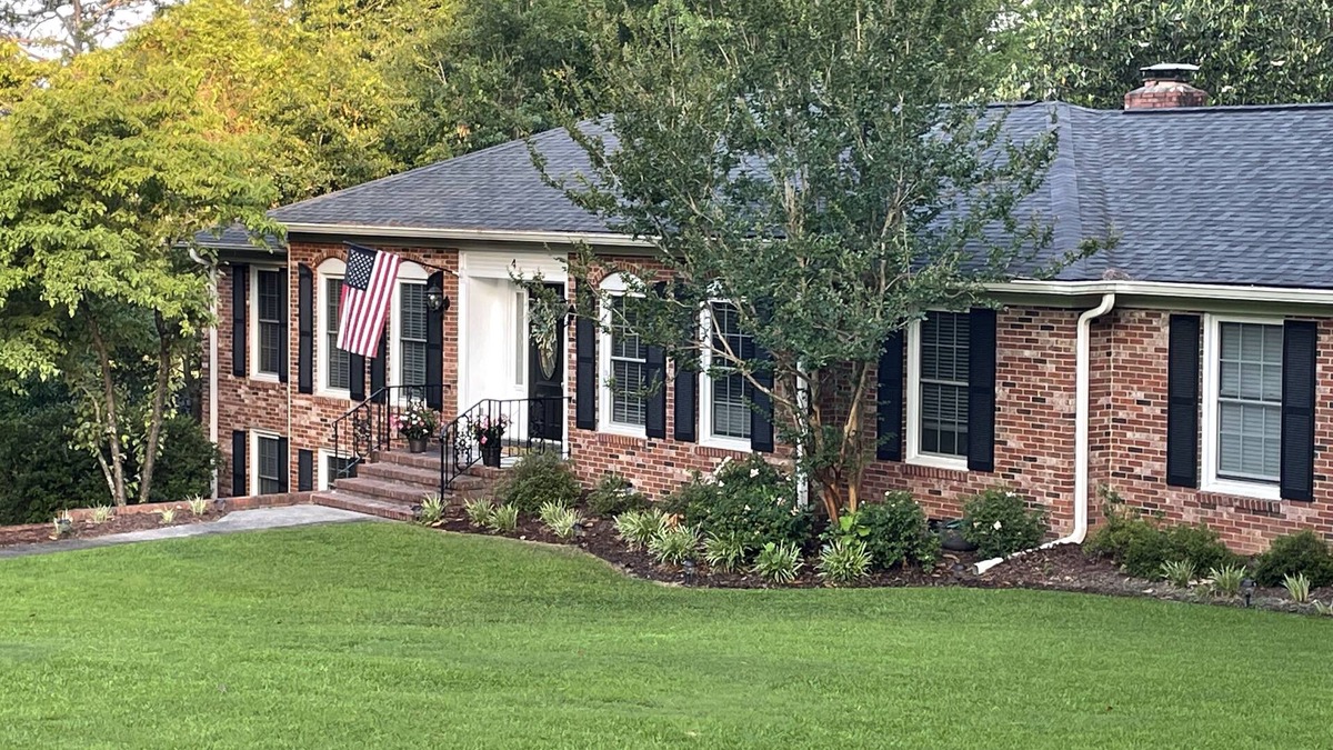 Aiken House | Master’s Week Special! 5 Bedroom 3 Bath located near beautiful downtown Aiken.