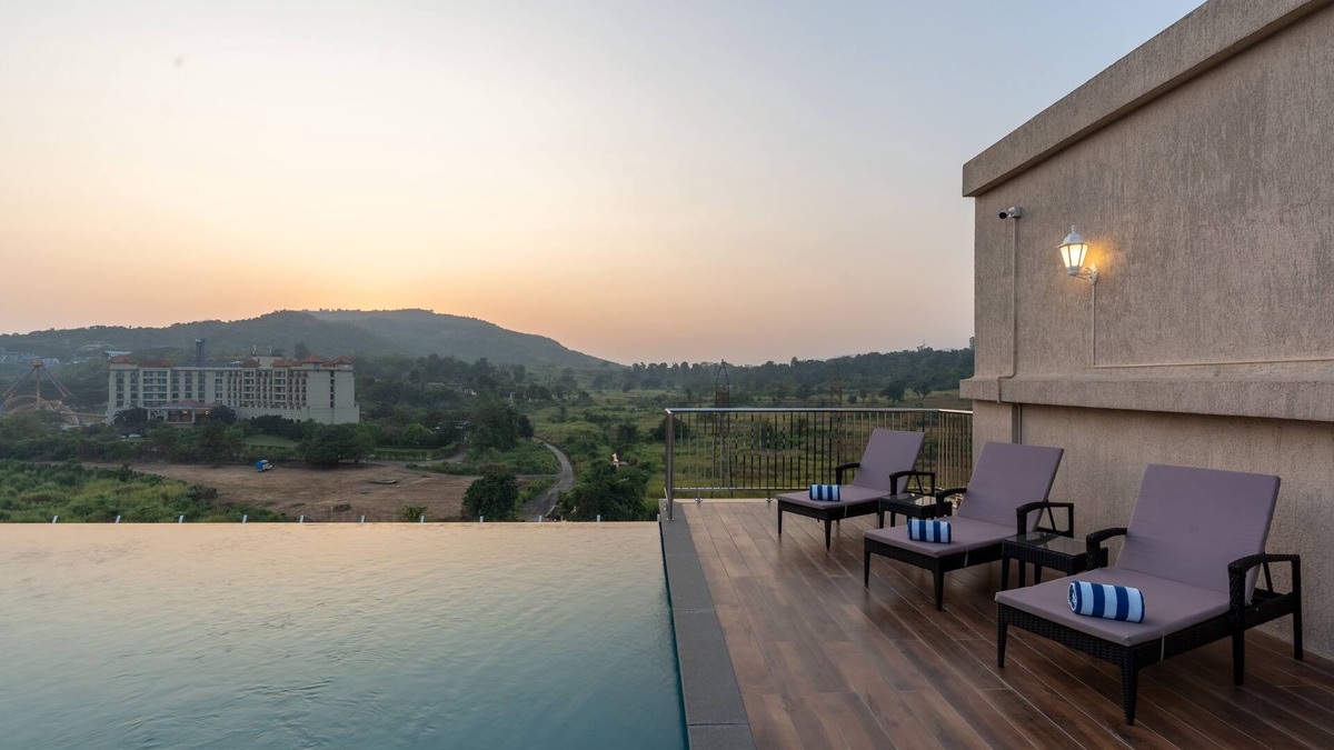 Khalapur Hotel | Mastiff Grand The Sia Palace Suites & Banquets, Khopoli (Nr. Imagica)