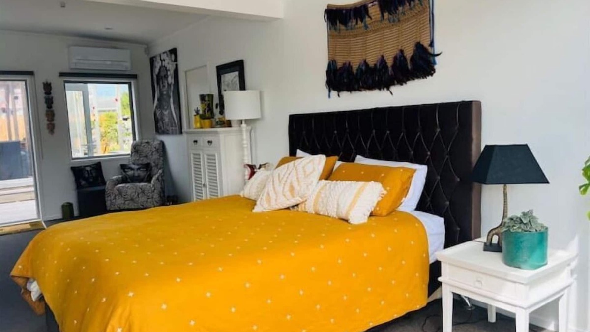 Matakana Apartment | Matakana Central 981 in the heart of Matakana, walking distance to the Village