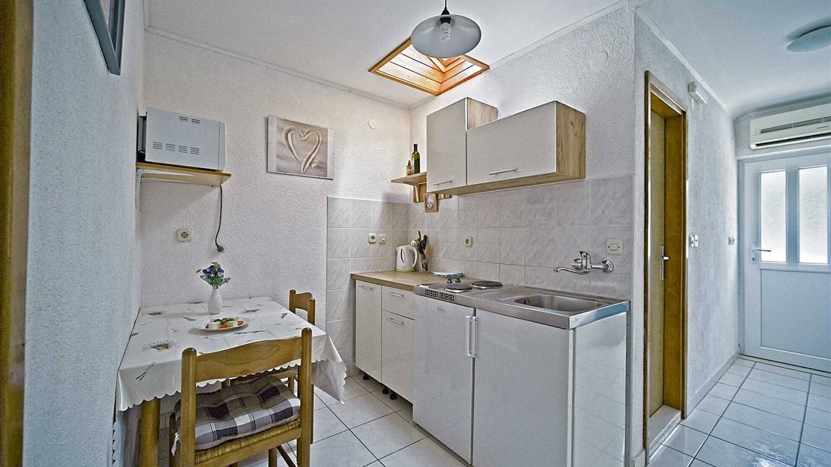 Pomena Apartment | Matana Pomena - A2 One bedroom apartment with balcony and sea view