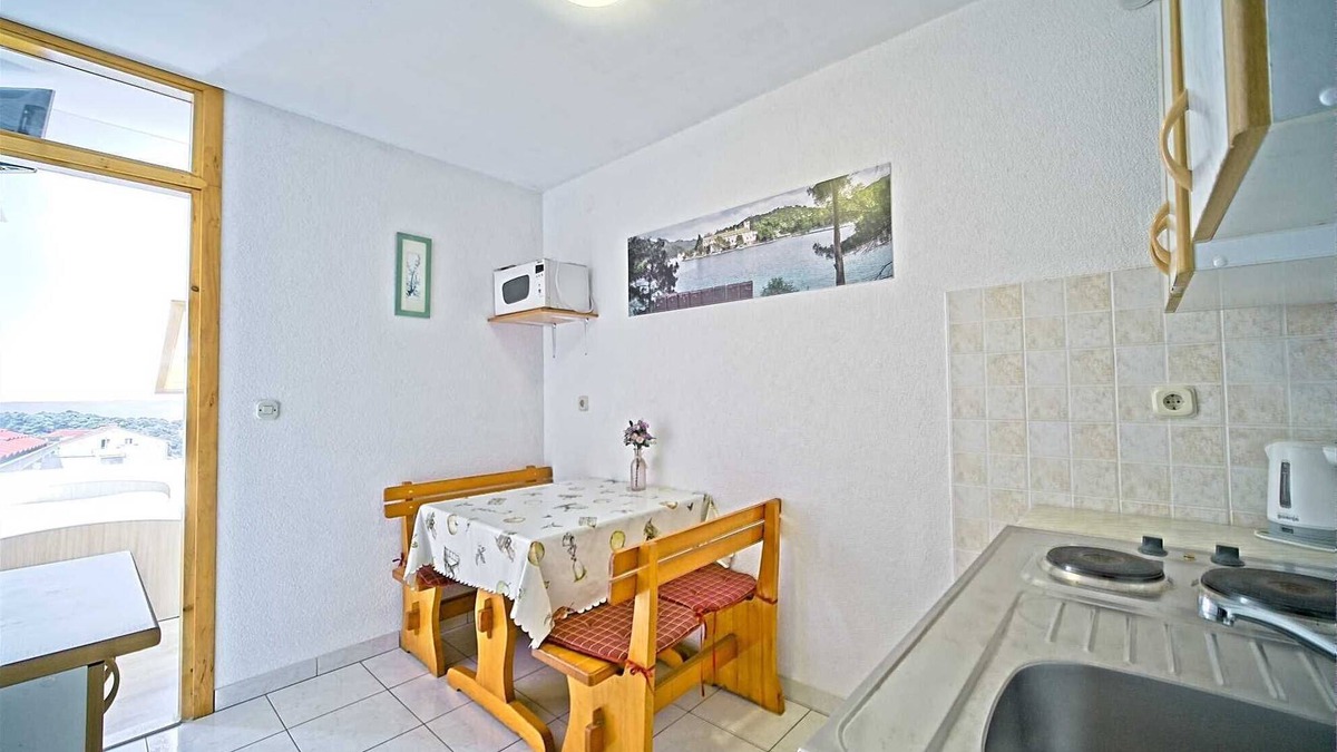 Pomena Apartment | Matana Pomena - A3 One-Bedroom Apartment with Balcony and Park View