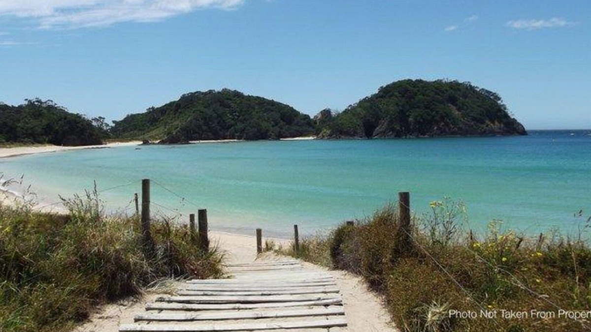 Matapouri House | Matapouri bach - beautiful Northland beach