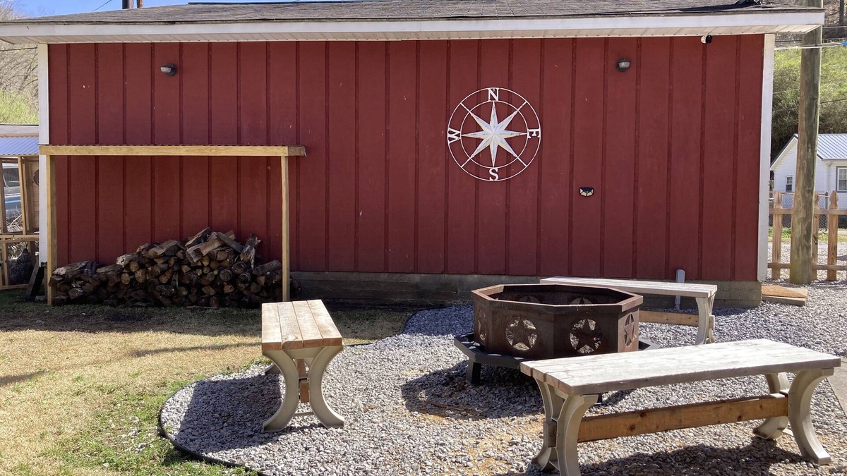 Matewan House | Matewan Riders Retreat with Garage!