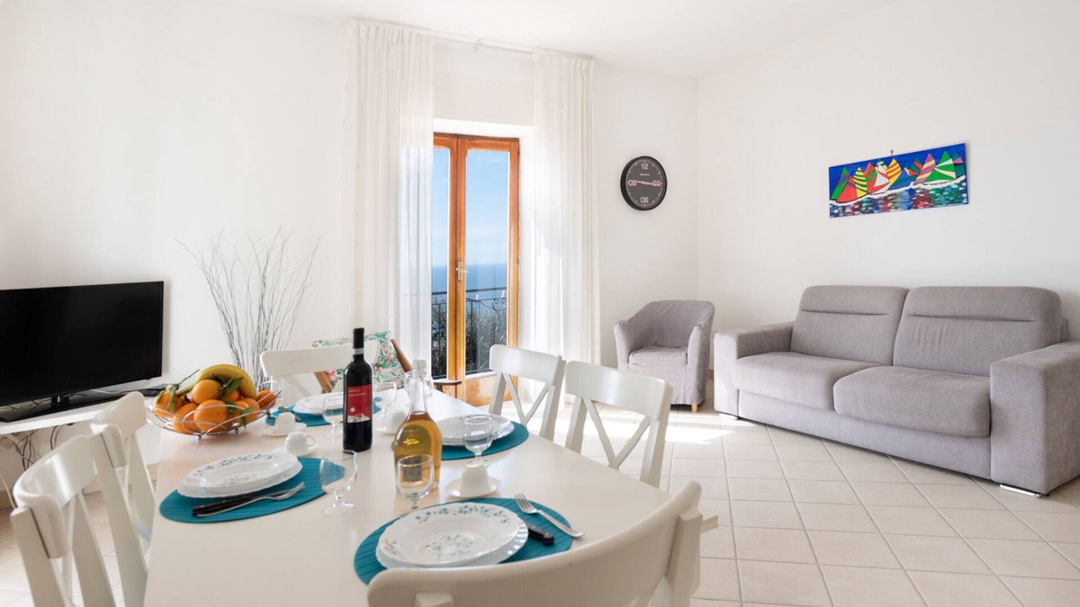 Marina del Cantone Apartment | Matisse Cantone