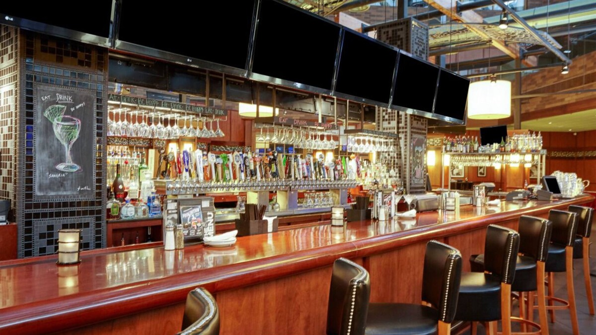 Matteson House | Matteson Awaits! Free Parking, Dining, Short Drive to Odyssey Fun World!