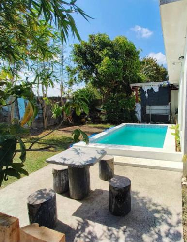 General Trias Apartment | Matthew's Private Pool by Mia and Miguel's House