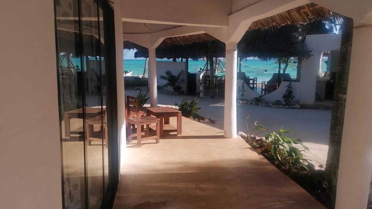 Mkunguni Hotel | Maua beach lodge