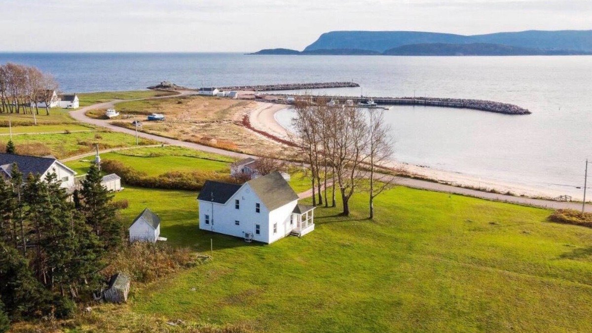 Ingonish House | Maude's Place. Idyllic seaside property in beautiful Ingonish, Cape Breton.