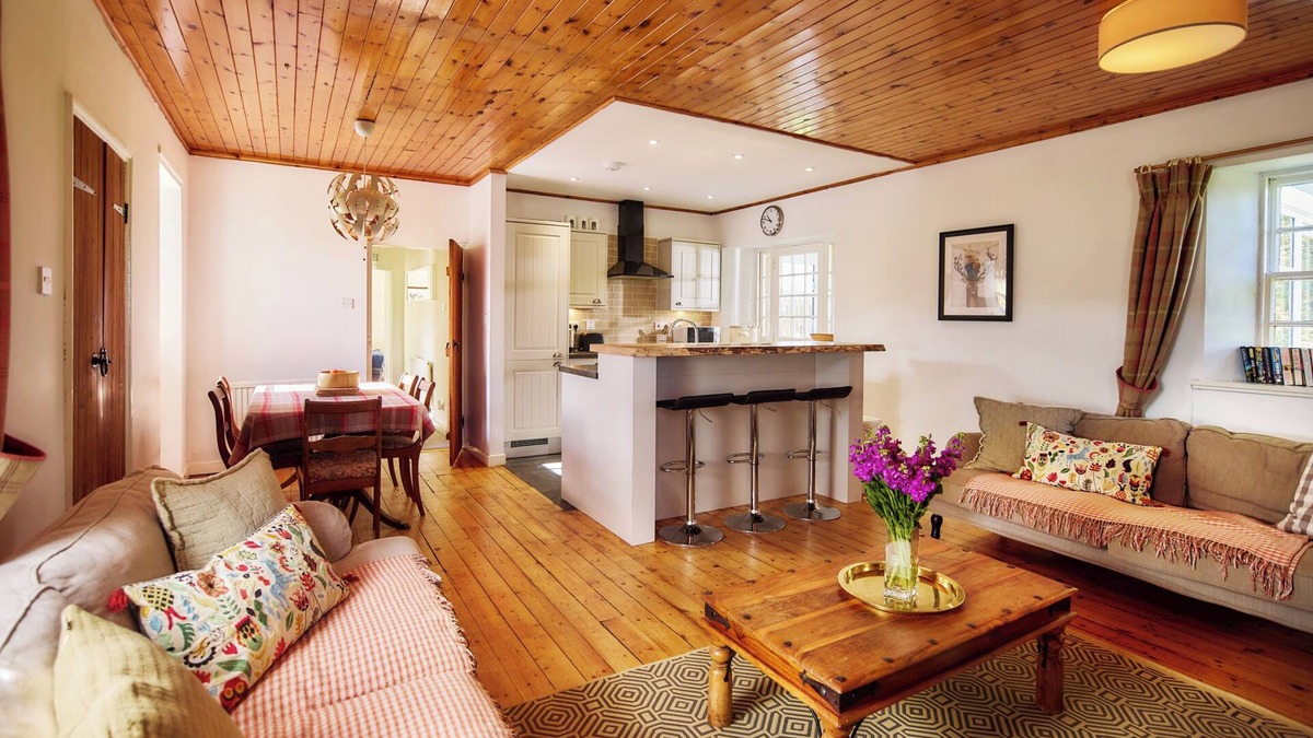 Gorebridge Cottage | Mauldslie Hill Cottage