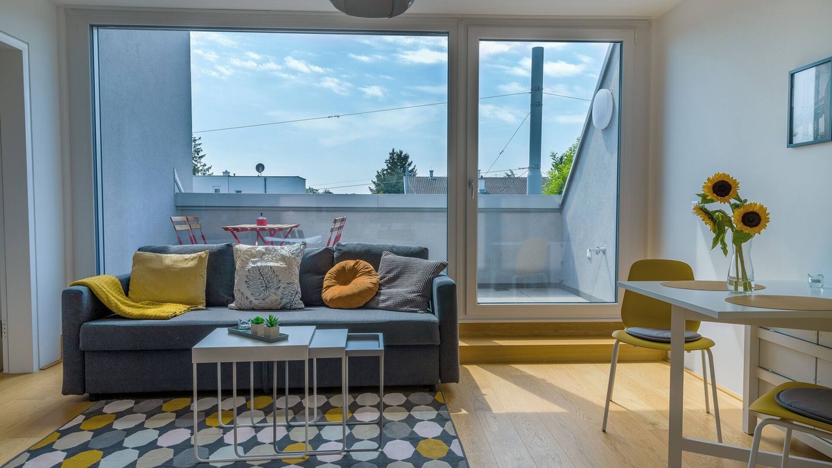 Donaustadt Apartment | Maureen Lovely 2 Bedroom Unit with Community Pool