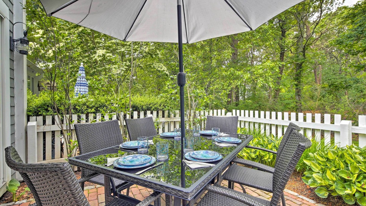 Mashpee Condo | Maushop Village Getaway w/Private Beach Access!