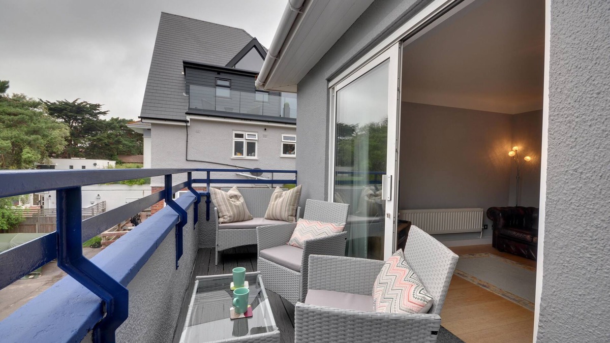 Sandbanks Cottage | Mauve - an apartment that sleeps 4 guests in 2 bedrooms