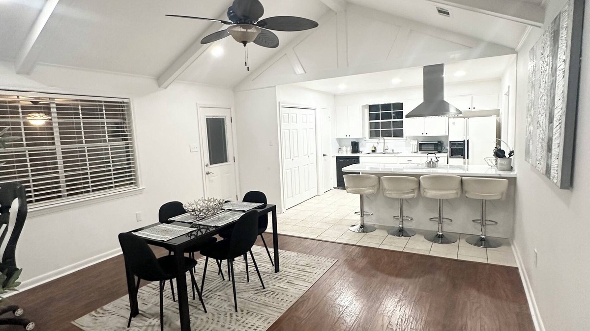 Shenandoah House | Mauve Opulence w/King bed