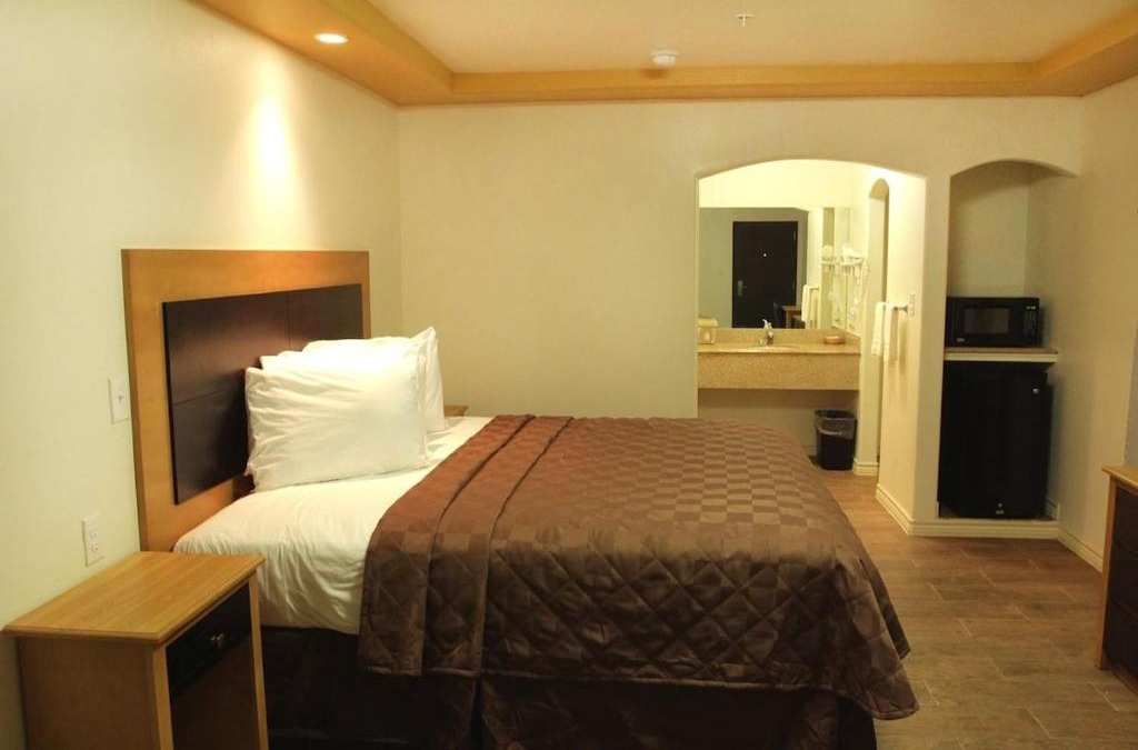 Eagle Pass Hotel | Maverick Inn