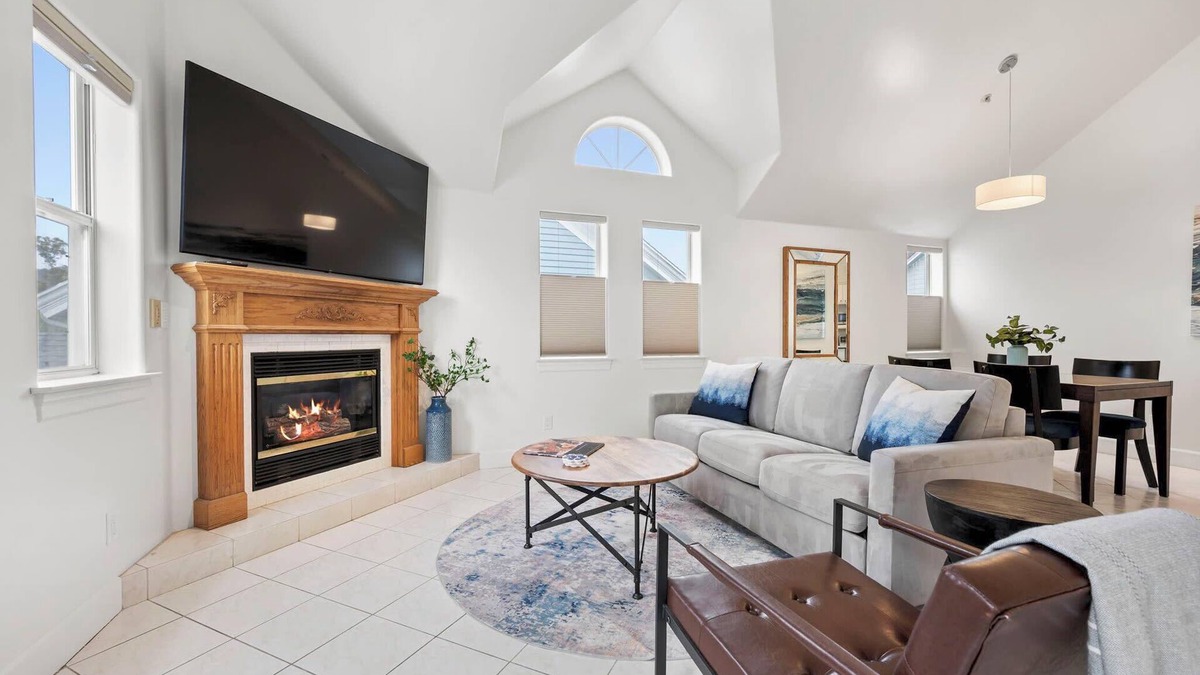 Half Moon Bay House | Mavericks Penthouse – Downtown Luxury on Main Street, Half Moon Bay