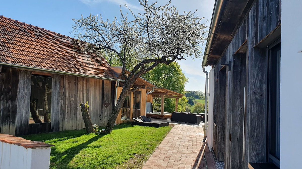 Sankt Margarethen an der Raab Apartment | "Max" in the feel-good oasis on the Trausdorfberg - with sauna/whirlpool