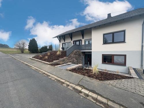Bodenbach Apartment | Maxi-Apartment Bodanum - mit eigener Terrasse - naturnahe Ortsrandlage - VDSL - 10 min zum Nürburgring