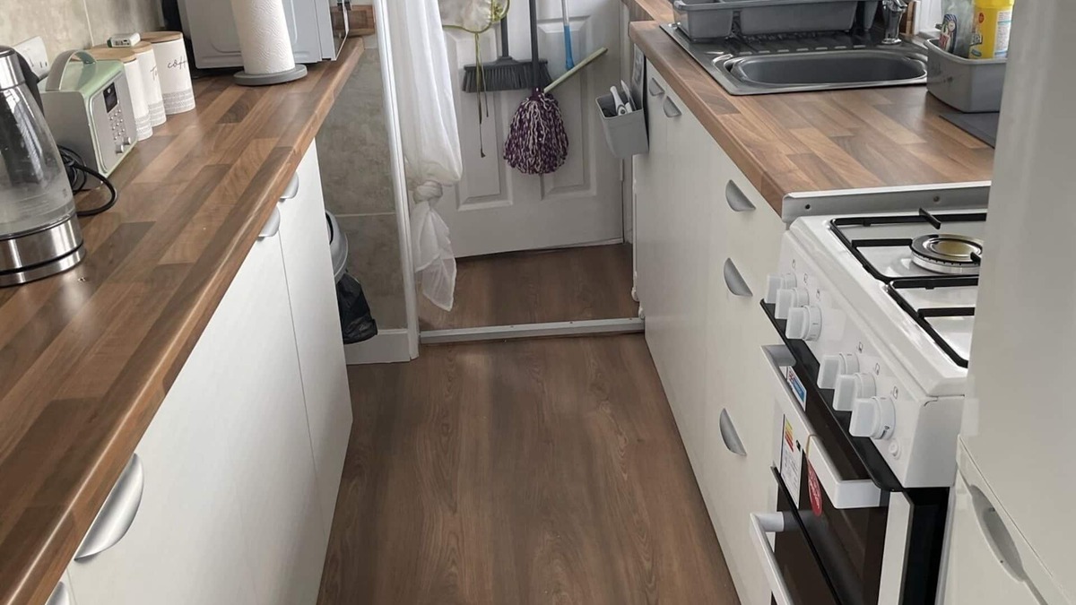 Leysdown-on-Sea Ski Chalet | May Beach Cottage, Relaxing Stay With Sea Views
