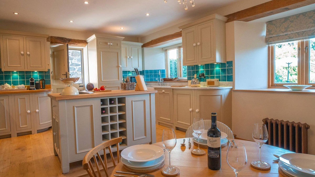 Newton Abbot Cottage | May Blossom Barn