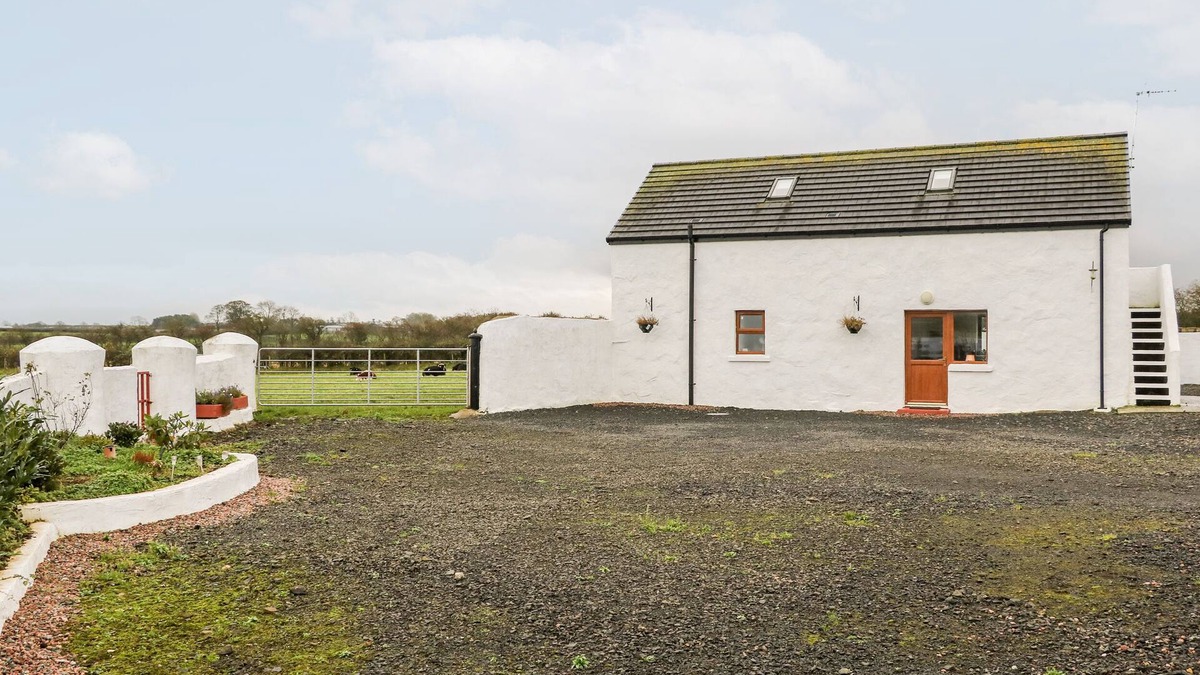 Bushmills Cottage | MAY'S COTTAGE, pet friendly in Bushmills, County Antrim