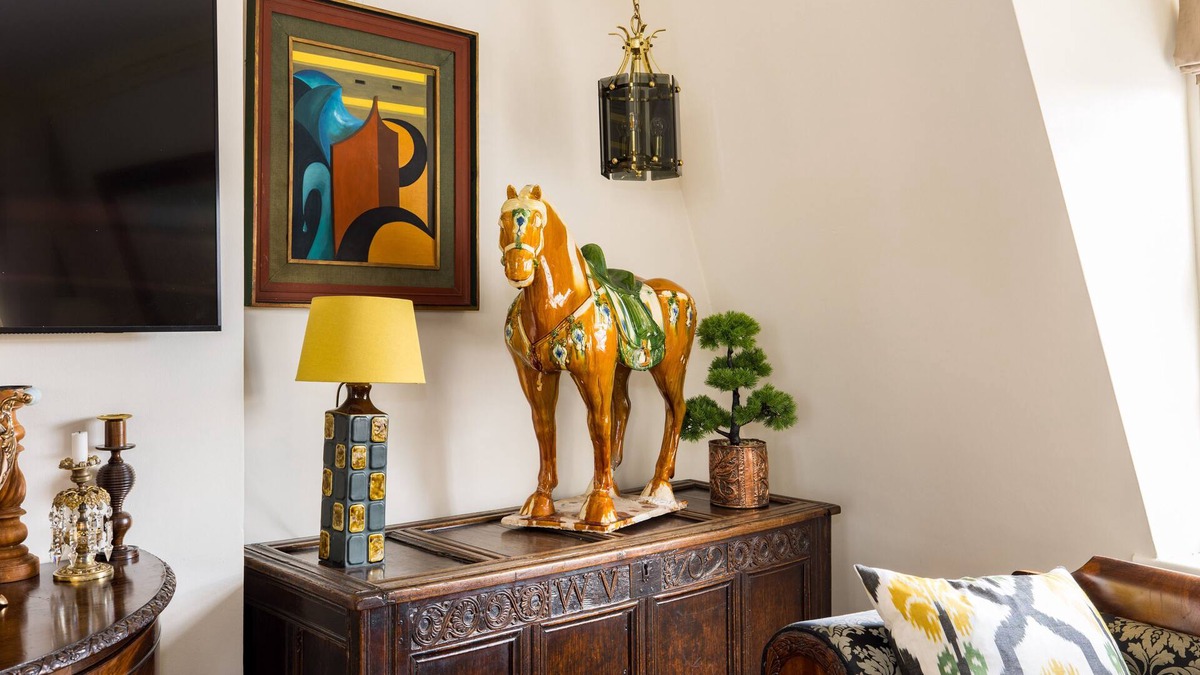 Mayfair Apartment | Mayfair Centre 3-Bed 6-Guest Penthouse w/Patio & AC Berkeley Square