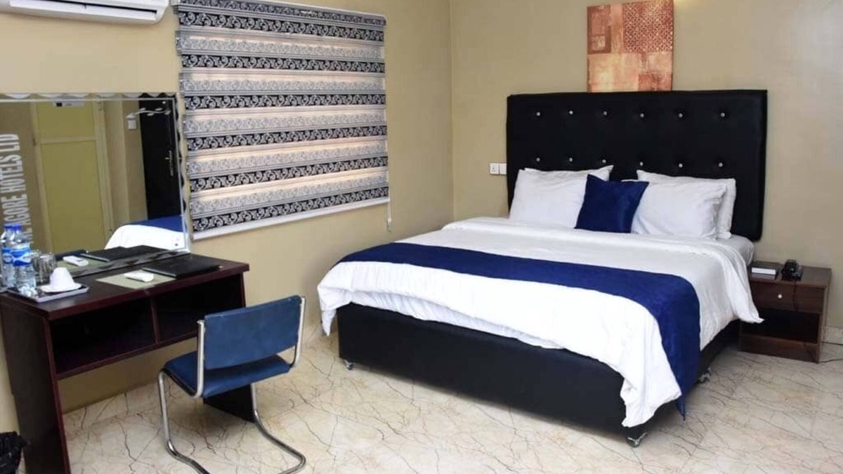 Epetu House | Mayfair Garden Gated Family & Business Friendly Secured Estate