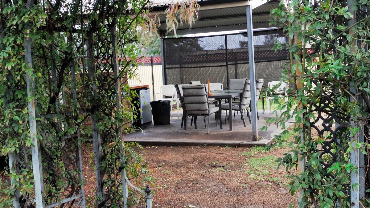 West Wyalong Hotel | Mayfair Motel