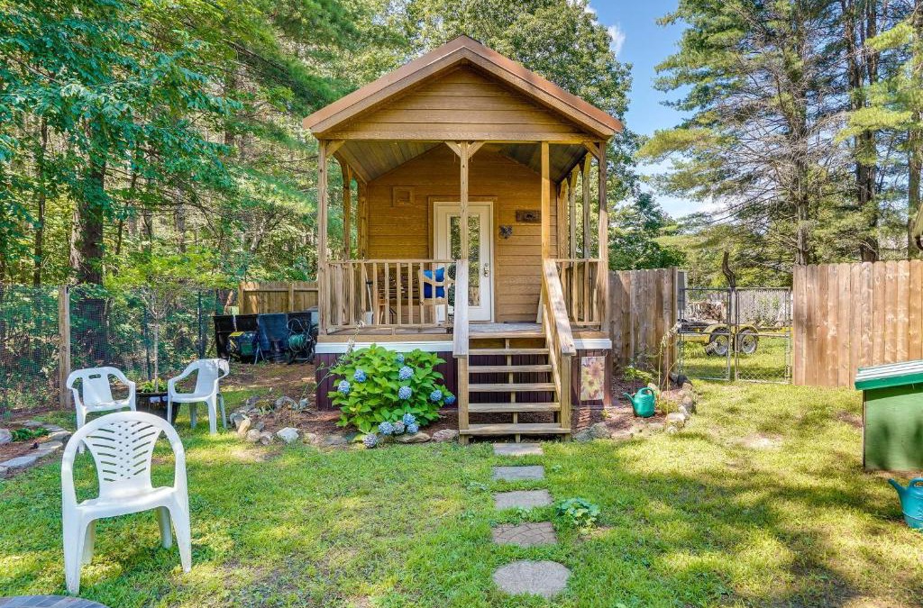 Mayfield House | Mayfield Tiny Home with Porch, Walk to Beaches!