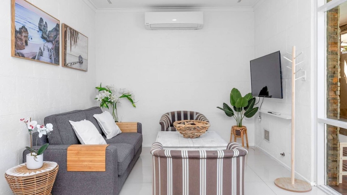 Maylands House | Maylands Coastal Vibe by Home2BnB