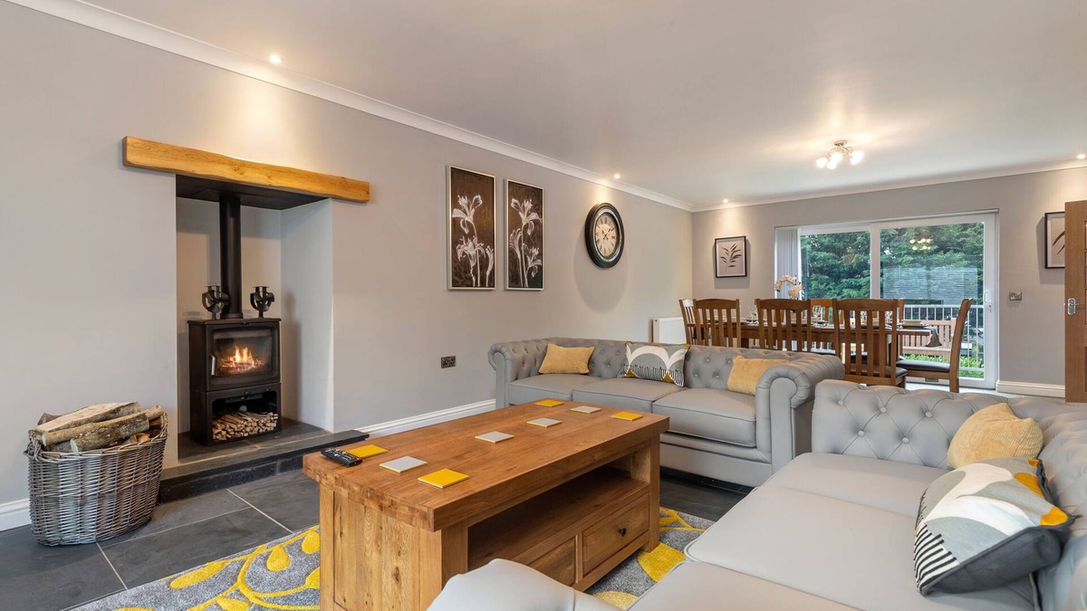Kilgetty House | Maynor - Luxury House, Log Burner, Central