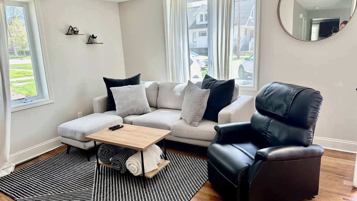 Downtown House | Mayo Discount! Main Floor bed, bath, and laundry. 3 blocks from Mayo Clinic