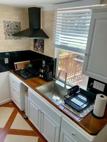 Los Gatos House | Mays Luxury Farmstay Sunset Cabin