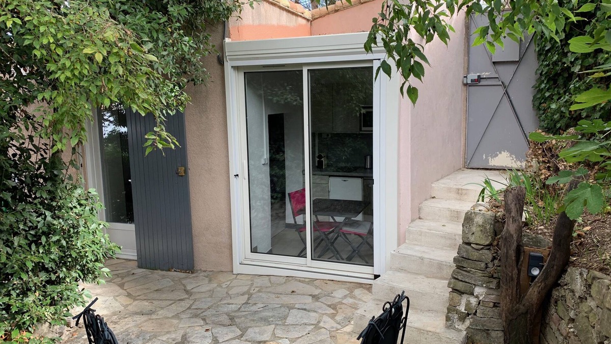 Quartier des Espesses House | Mazet not overlooked with private garden
