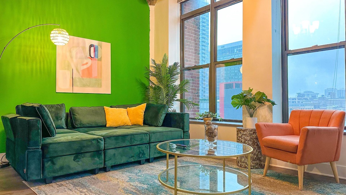 Near South Side Apartment | McCormick Place 2b/2b family unit with optional parking for up to 8 guests