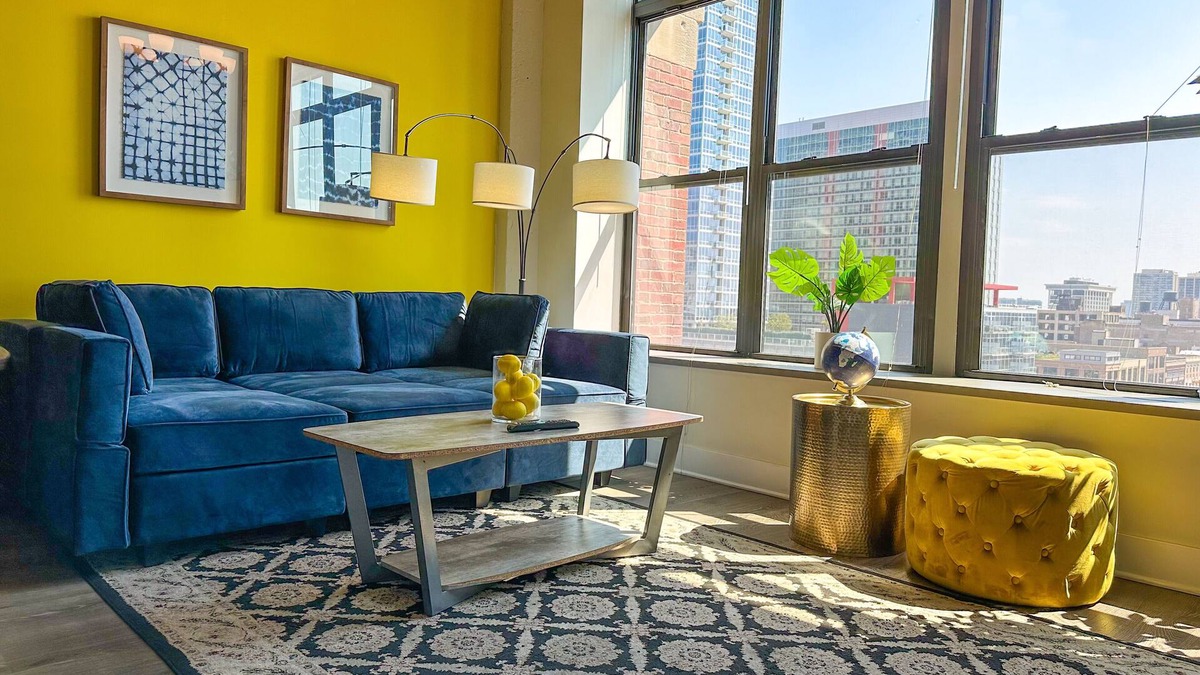 Near South Side Apartment | McCormick Place 2b/2b family unit with optional parking for up to 8 guests