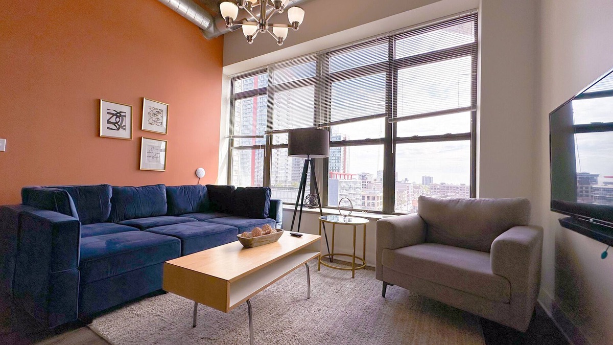 Near South Side Apartment | McCormick Place 2b/2b family unit with optional parking for up to 8 guests
