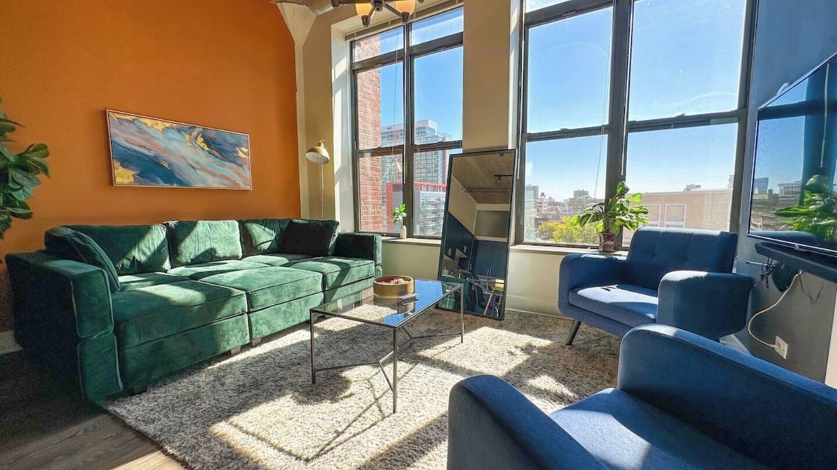 Near South Side Apartment | McCormick Place 2b/2b family unit with optional parking for up to 8 guests