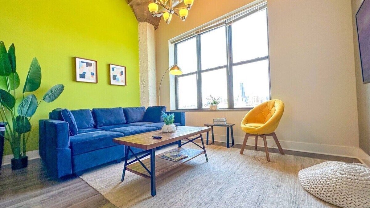 Near South Side Apartment | McCormick Place Skyline view 2b/2b unit with optional parking for up to 8 guests