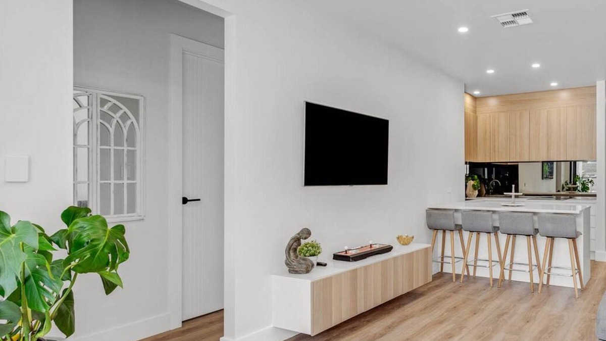 McCracken Apartment | McCracken new boutique, 2 bed apartment, enchanted retreat, on golf Course