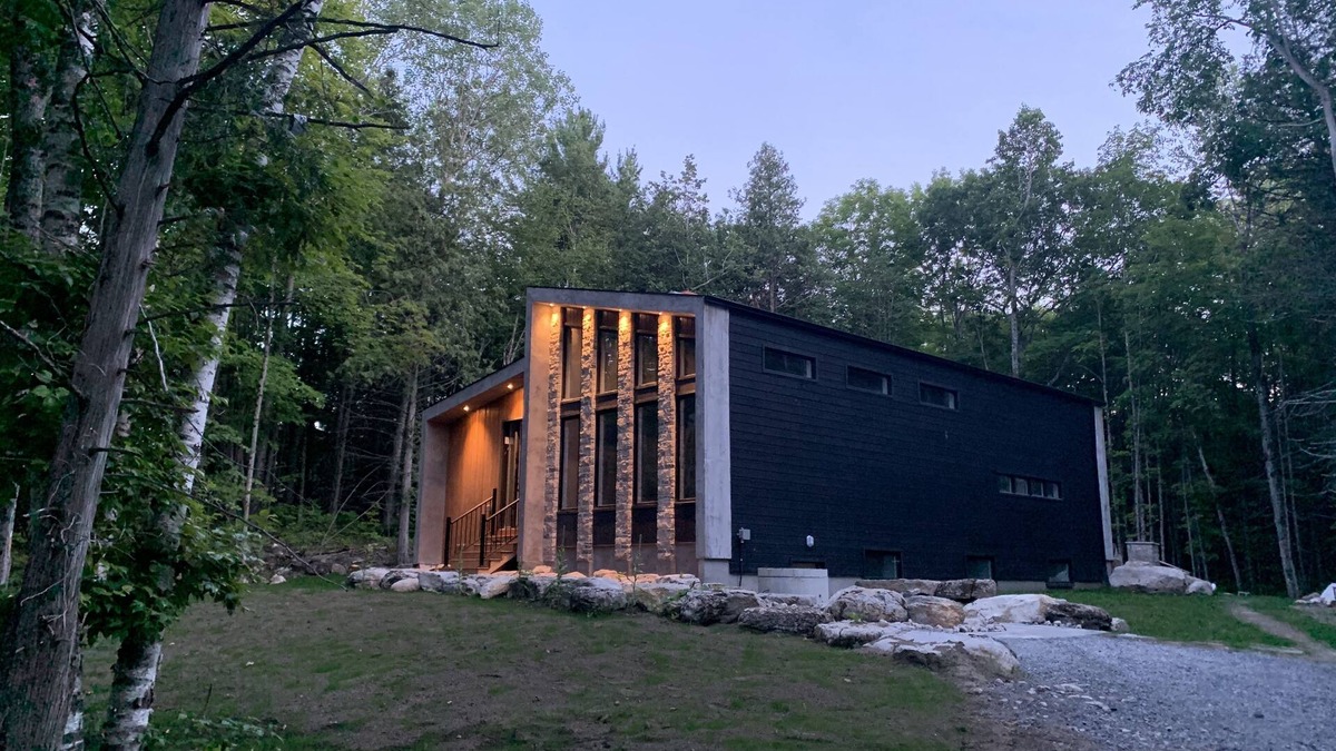 Douro-Dummer House | MCCRACKEN’S MID CENTURY MODERN LUXURY COTTAGE
