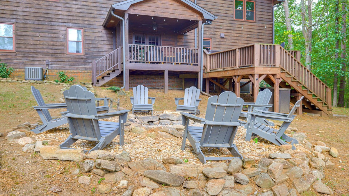 McDonough Cabin | McDonough Escape w/Private Hot Tub & Game Room!