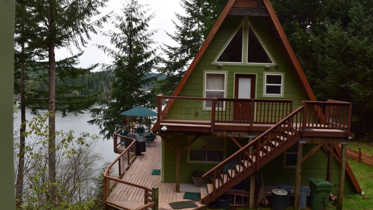 Lakeside House | Mcdragonfly Cabin-wow! This Is Some Cabin.