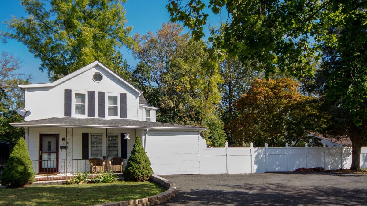Pemberton House | McGuire, Fort Dix, Lakehurst / (JBMDL) Only A 5 Minute Drive!