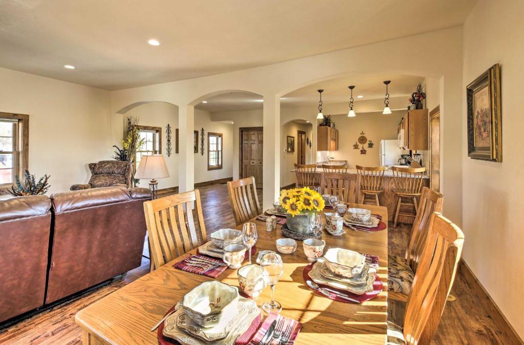 Campbellsport Apartment | McJuggers Loft Walk to Lake, Park, Restaurants