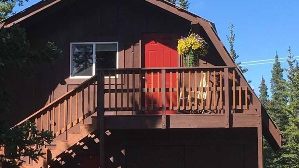 McKinley Park Apartment | McKinley Creekside Cabins & Cafe'-The Carlo Loft